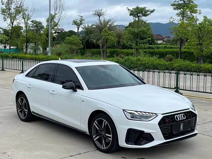 Фото 1 - Audi A4L