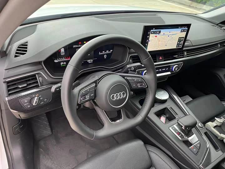 Фото 4 - Audi A4L