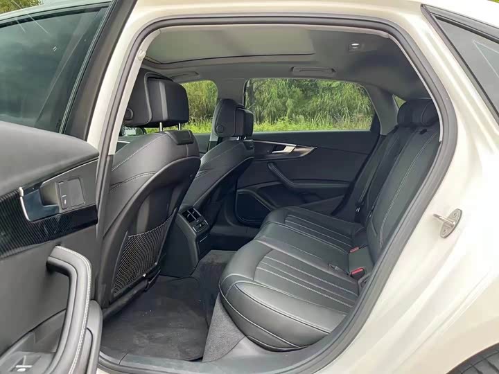 Фото 6 - Audi A4L