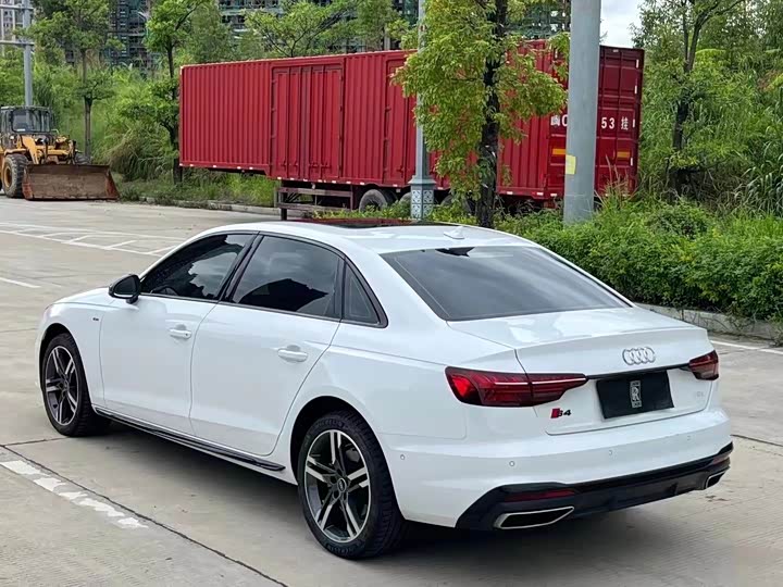 Фото 9 - Audi A4L