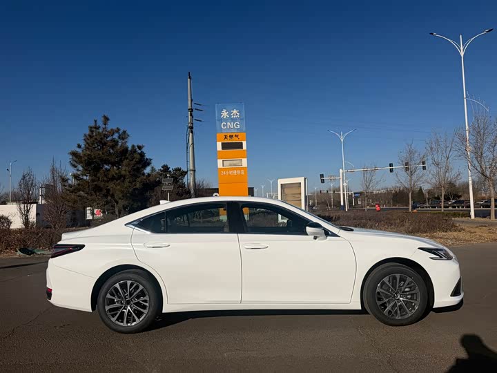 Фото 5 - Lexus ES