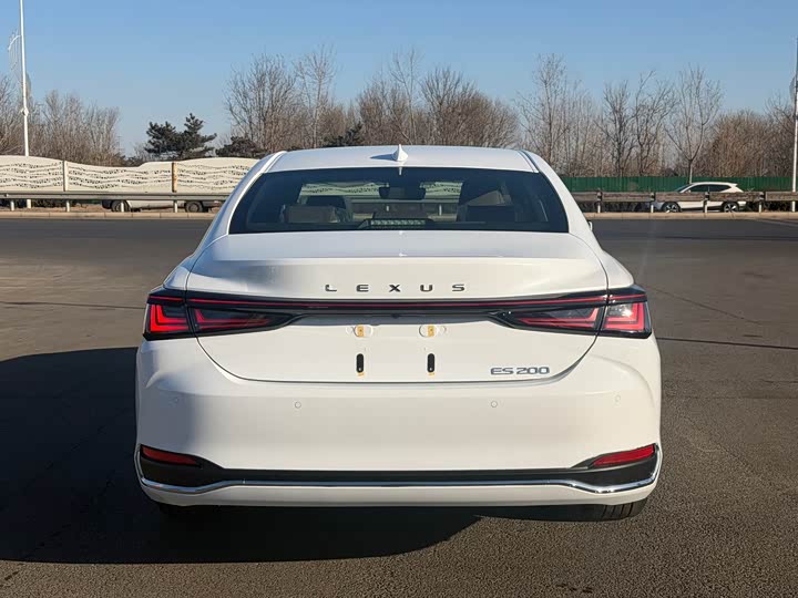 Фото 7 - Lexus ES