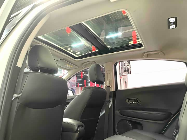 Фото 8 - Honda Vezel