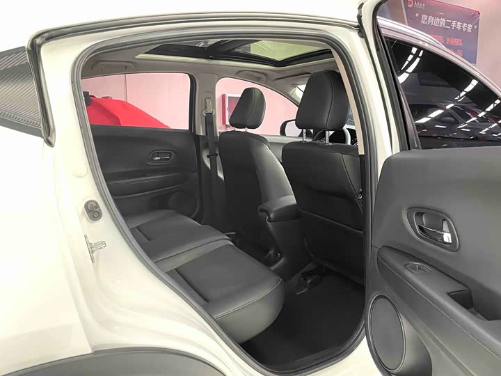 Фото 9 - Honda Vezel