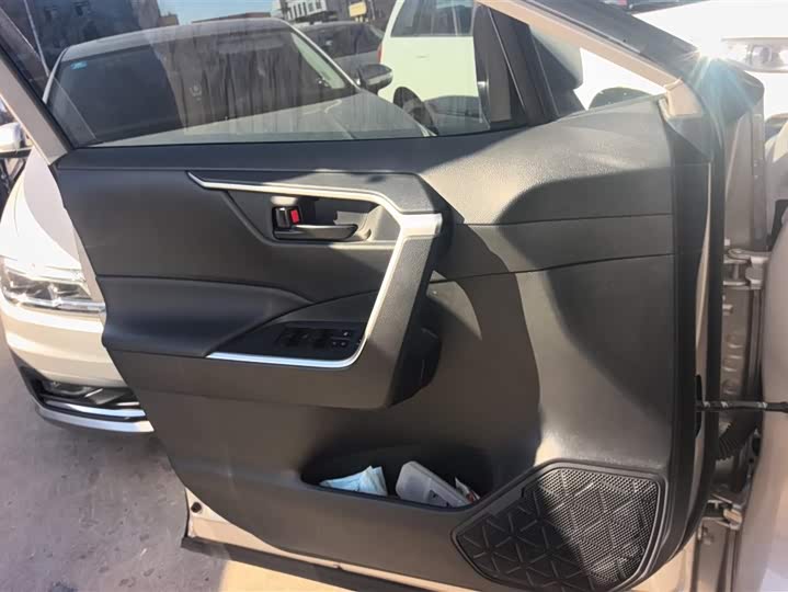 Фото 7 - Toyota Wildlander