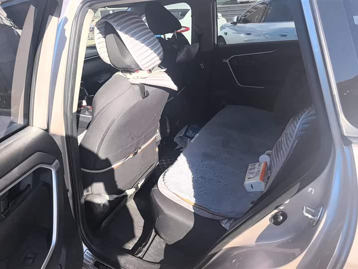 Фото 9 - Toyota Wildlander