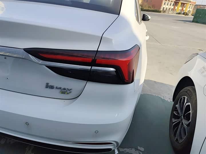 Фото 8 - Roewe i6 Max EV