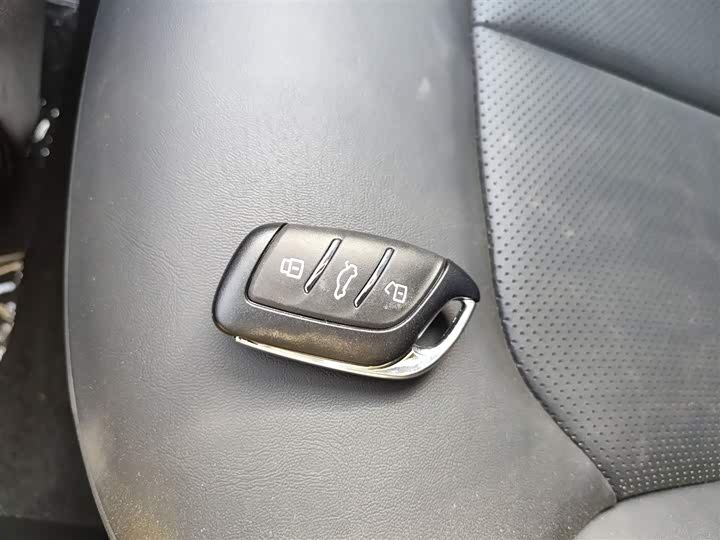 Фото 9 - Roewe i6 Max EV