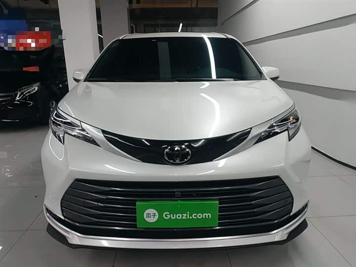 Фото 3 - Toyota Sienna