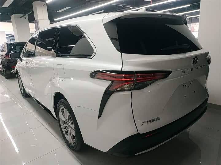 Фото 5 - Toyota Sienna