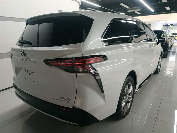 Фото 7 - Toyota Sienna