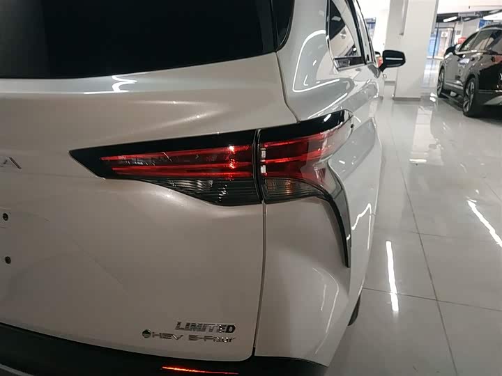 Фото 8 - Toyota Sienna