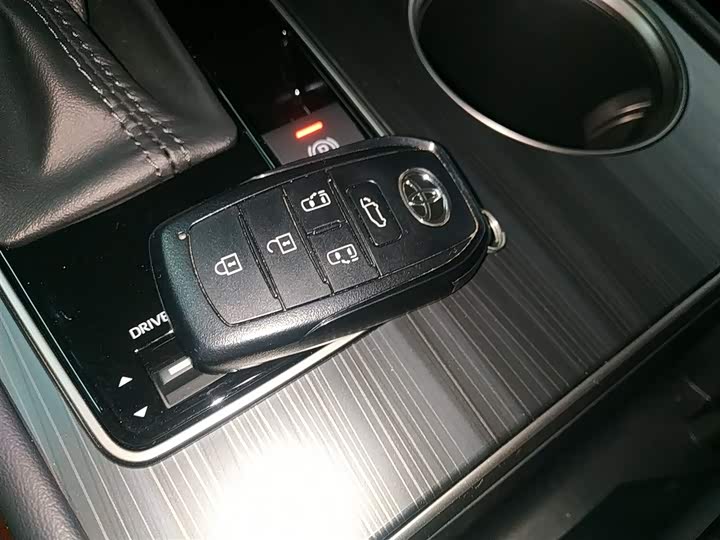 Фото 9 - Toyota Sienna