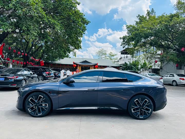 Фото 2 - Avatr 12