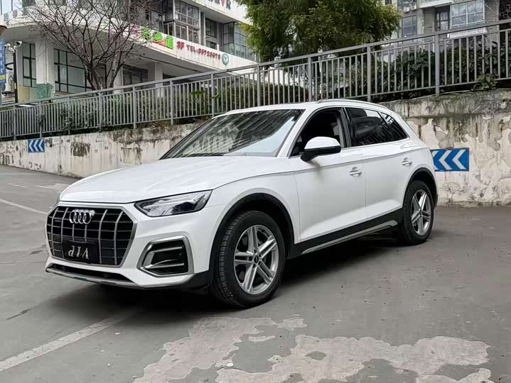 Фото 1 - Audi Q5L