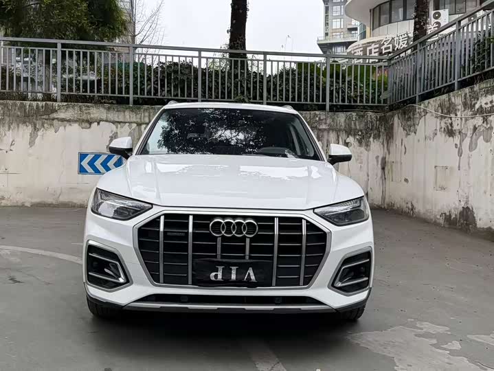 Фото 2 - Audi Q5L