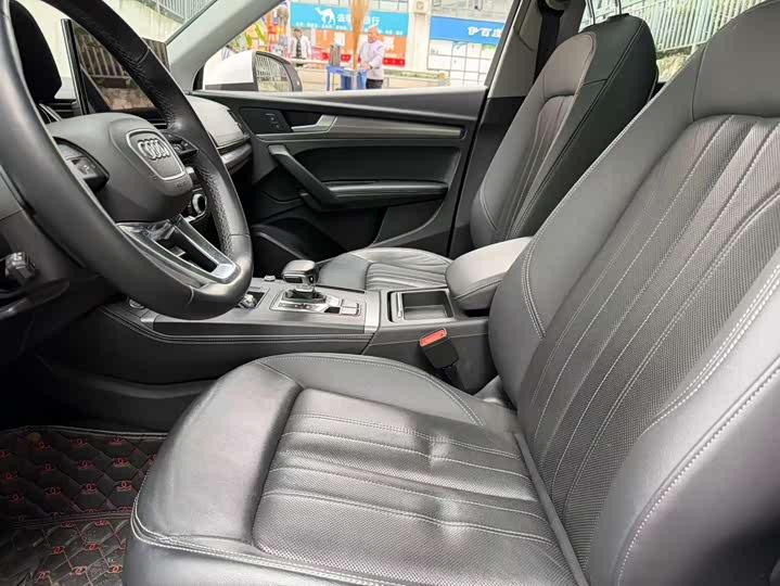 Фото 5 - Audi Q5L