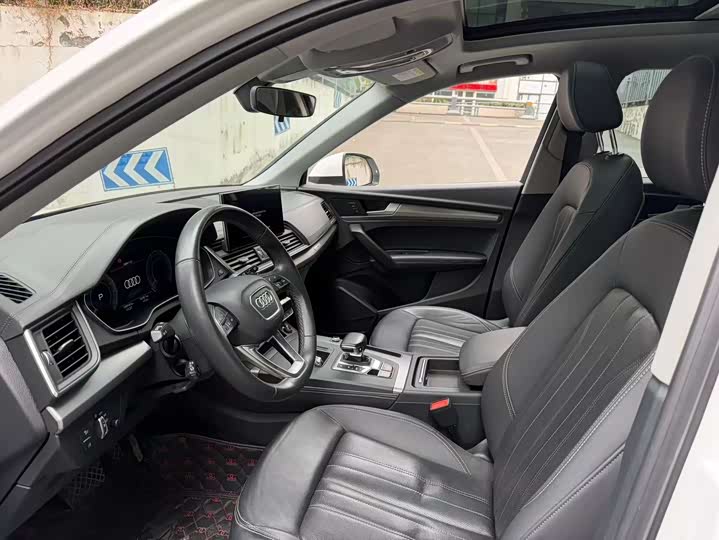 Фото 7 - Audi Q5L