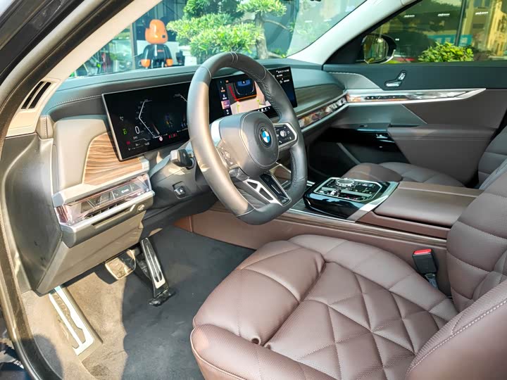 Фото 2 - BMW 7 Series