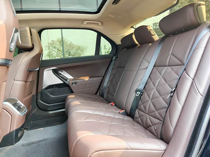 Фото 7 - BMW 7 Series