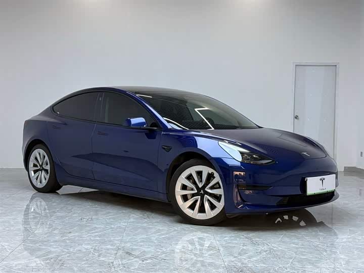 Фото 3 - Tesla Model 3