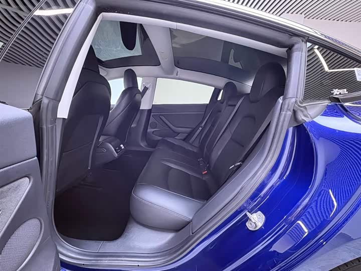 Фото 6 - Tesla Model 3