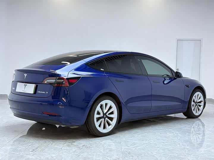 Фото 9 - Tesla Model 3