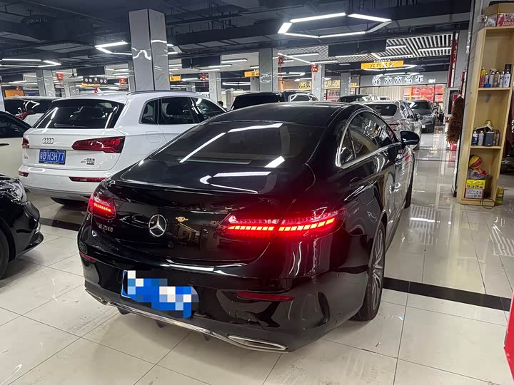 Фото 3 - Mercedes-Benz E-Class