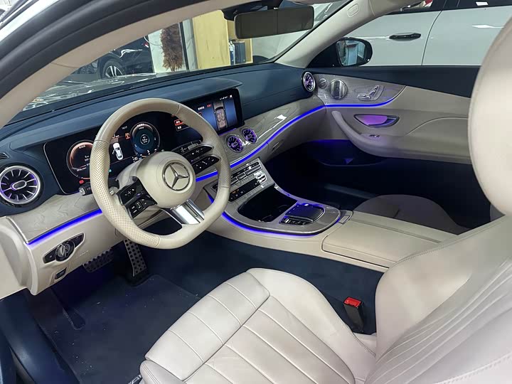 Фото 5 - Mercedes-Benz E-Class