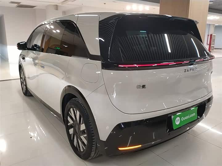 Фото 5 - Zeekr Mix