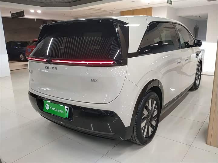 Фото 7 - Zeekr Mix