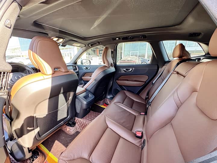 Фото 6 - Volvo XC60