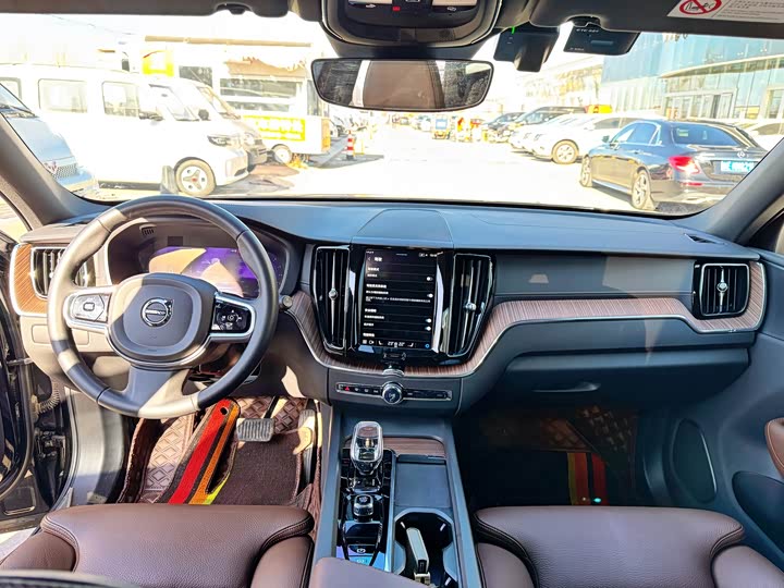 Фото 7 - Volvo XC60