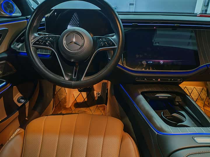 Фото 5 - Mercedes-Benz E-Class