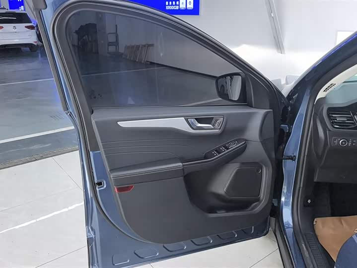 Фото 7 - Ford Escape