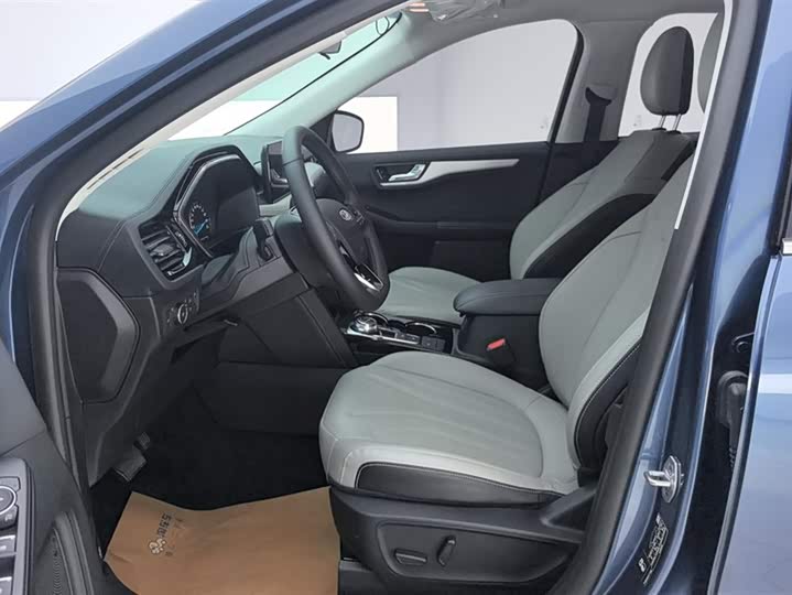 Фото 9 - Ford Escape