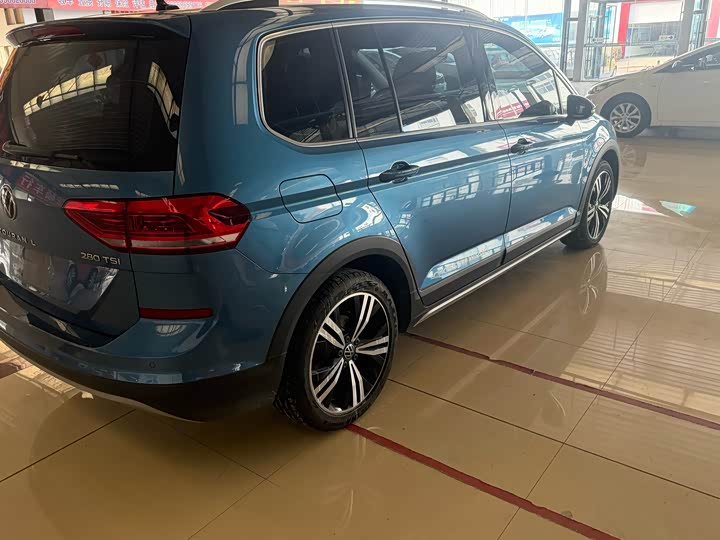 Фото 5 - Volkswagen Touran L