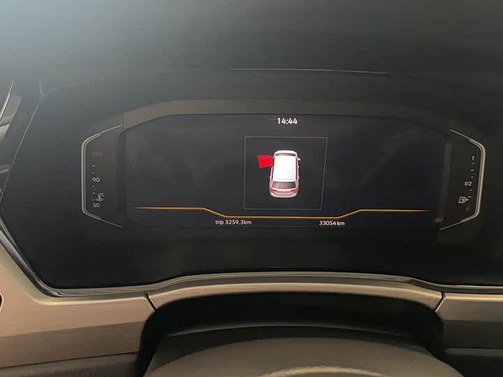 Фото 9 - Volkswagen Touran L