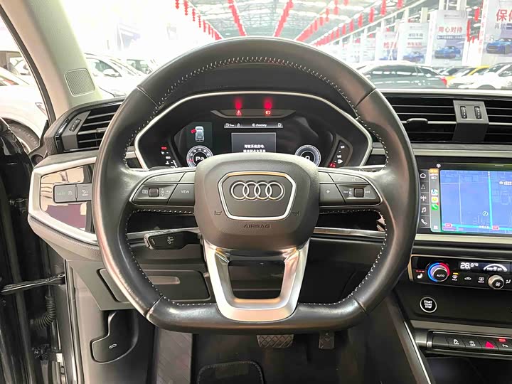 Фото 4 - Audi Q3