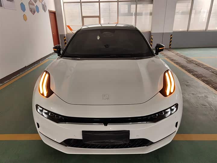 Фото 3 - Zeekr 001