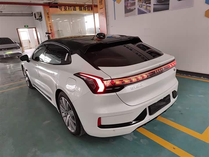 Фото 5 - Zeekr 001