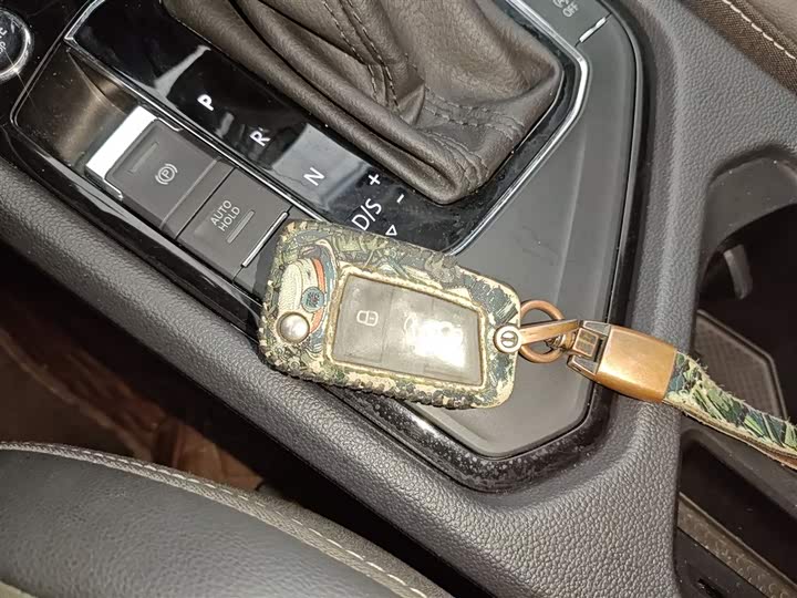 Фото 9 - Volkswagen Tiguan L Pro