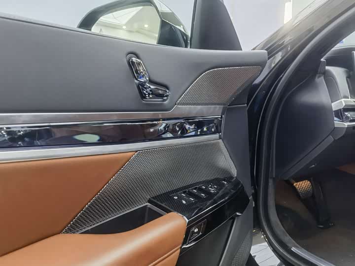 Фото 5 - BMW 7 Series