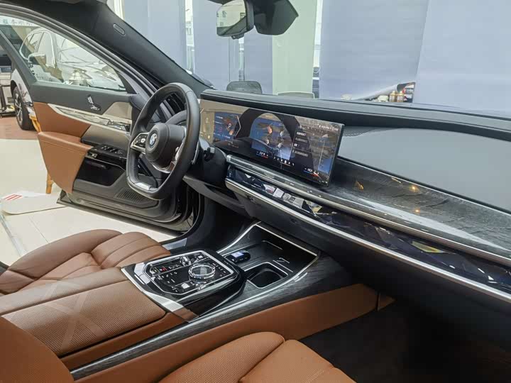 Фото 8 - BMW 7 Series