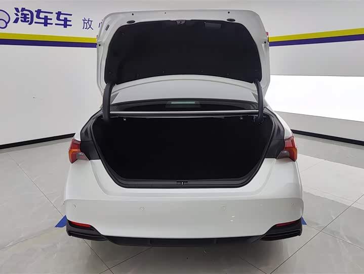 Фото 4 - Toyota Avalon