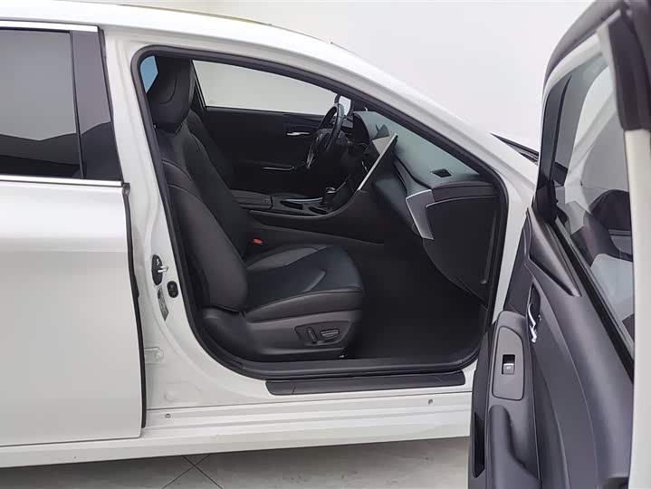 Фото 8 - Toyota Avalon