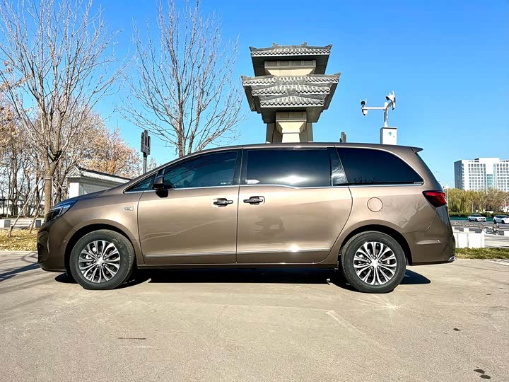 Фото 6 - Buick GL8 ES