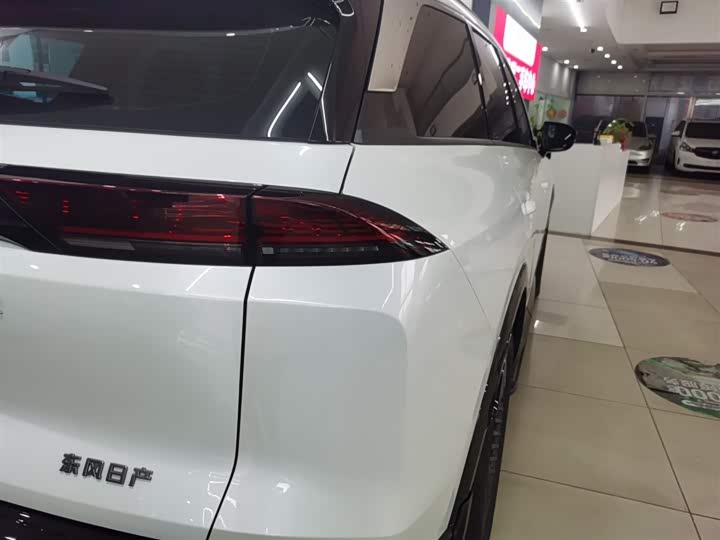 Фото 8 - Nissan Pathfinder