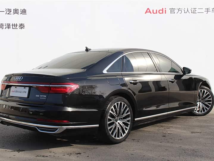 Фото 3 - Audi A8