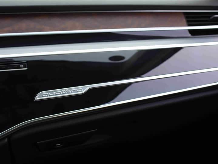 Фото 9 - Audi A8